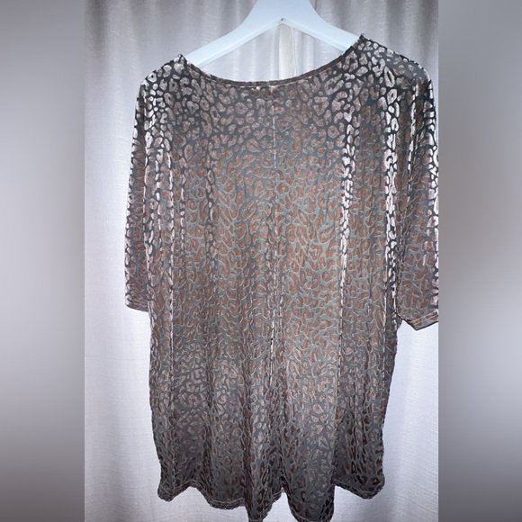 Stylish Gray Leopard Print Women Top - Picture 3 of 3